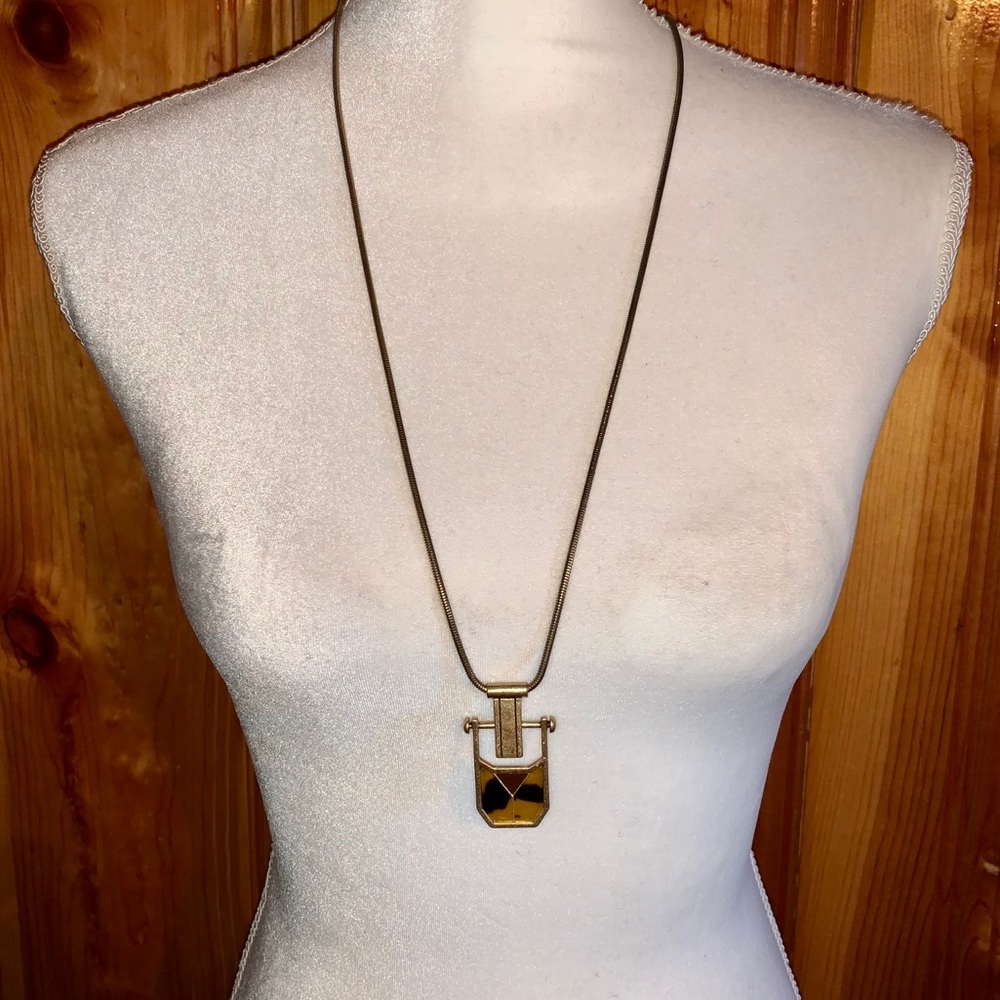 Elegant Gold and Black Pendant Necklace